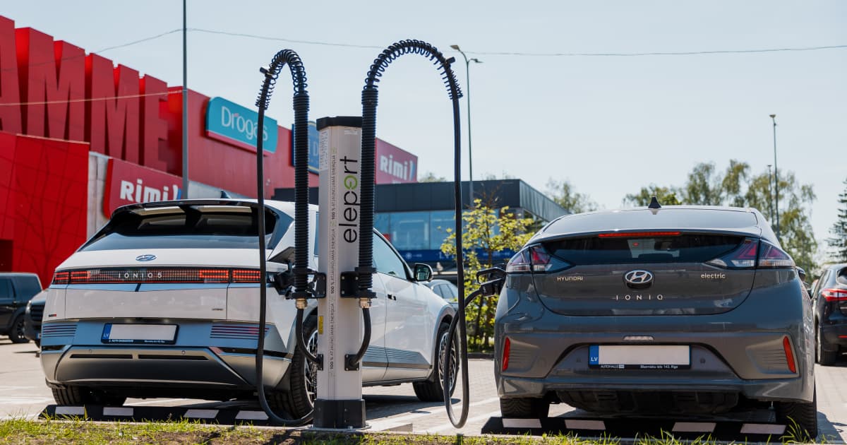 What Is EV Charging: Understanding the Basics - 2 Eleport EV charging station technology
