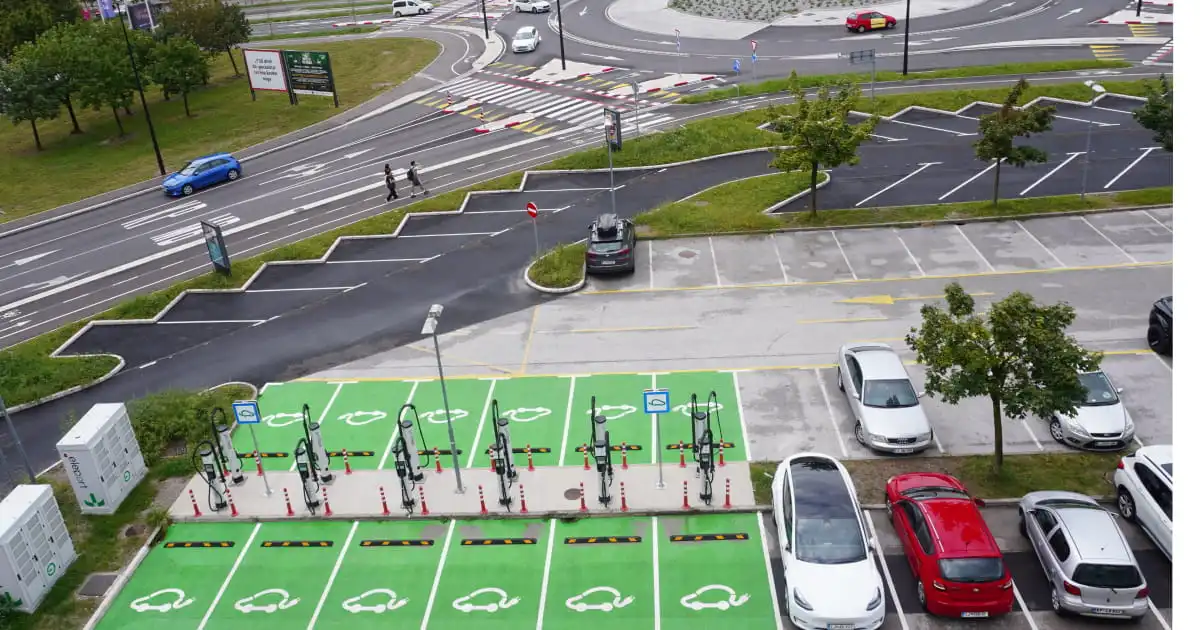 How Much Does It Cost to Charge an Electric Car at a Public Charging Station? Know Before You Go. - 1 how much does it cost to charge an electric car at a charging station