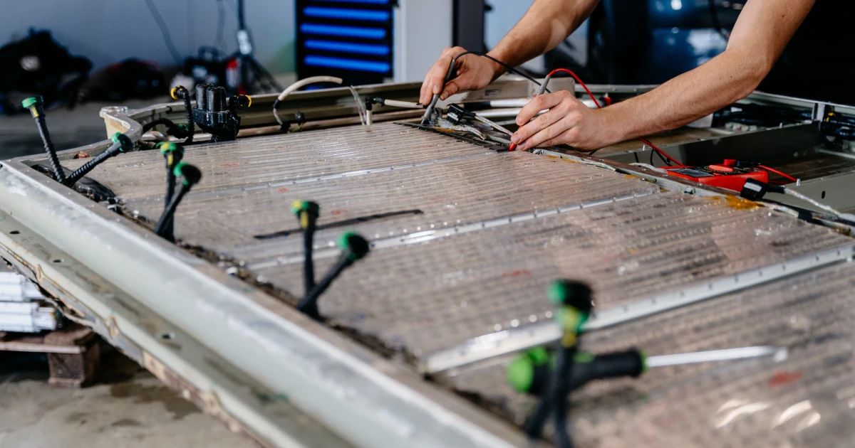 what happens to ev batteries when they die